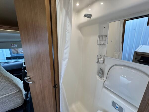 Auto-trail V-Line 610 Sport - Image 25