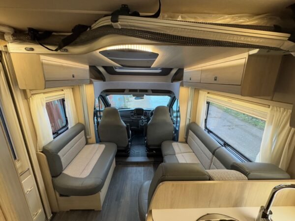 Auto Trail F72 AUTOMATIC 170 BHP 2022 6 Berth Rear Lounge Motorhome - Image 8