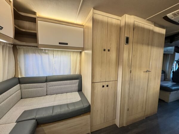 Auto Trail F72 AUTOMATIC 170 BHP 2022 6 Berth Rear Lounge Motorhome - Image 12