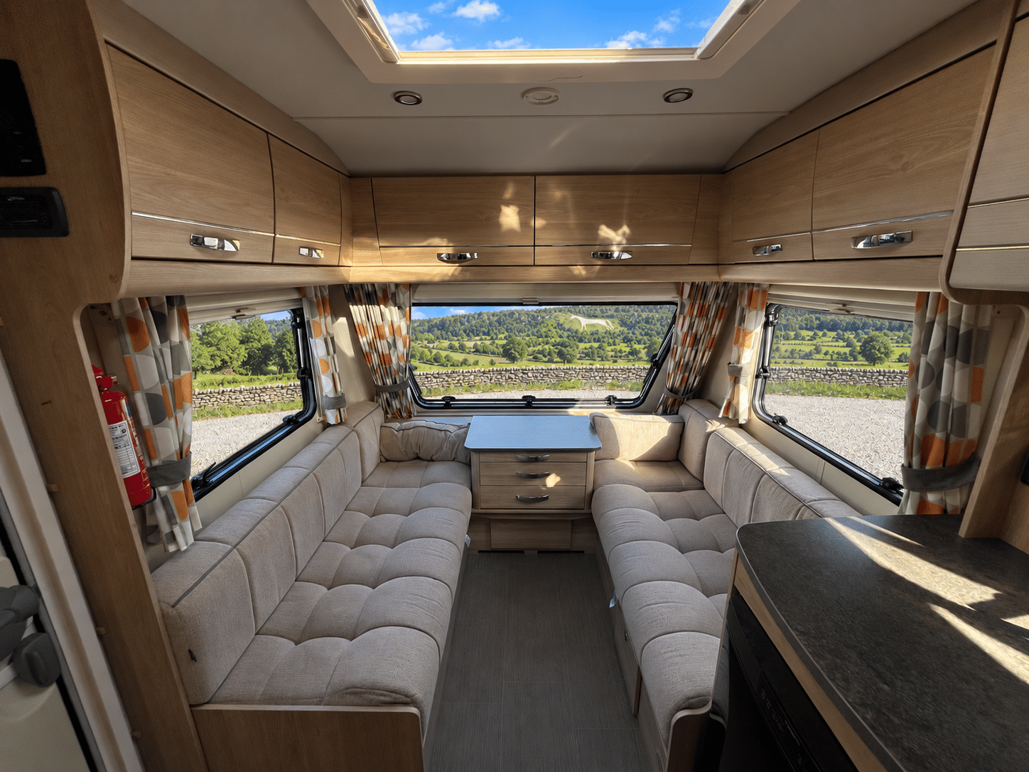 Elddis Xplore 554 - 4Berth - Lightweight - Tourer - Image 4
