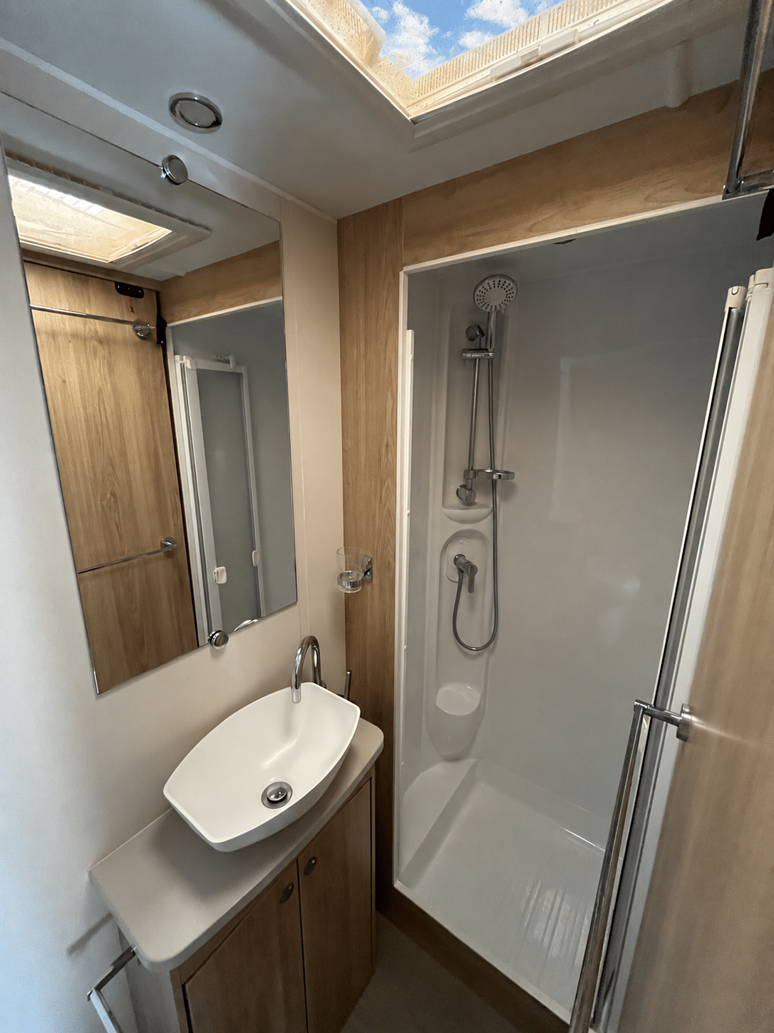 Elddis Xplore 554 - 4Berth - Lightweight - Tourer - Image 6