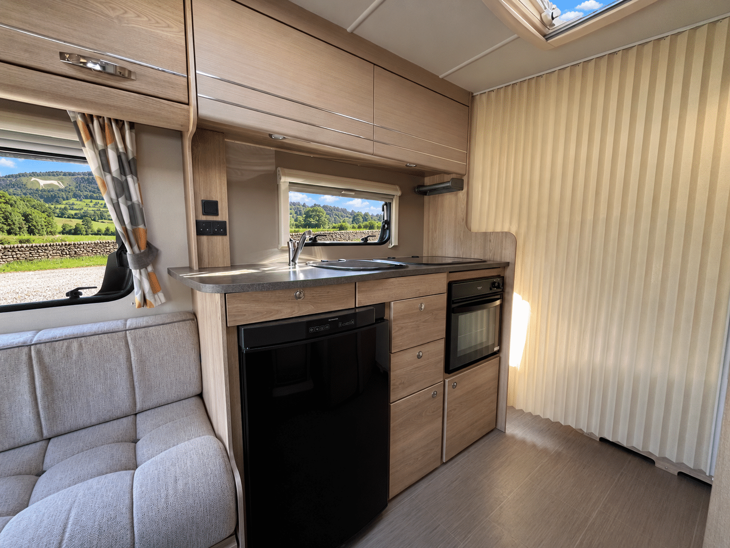 Elddis Xplore 554 - 4Berth - Lightweight - Tourer - Image 8